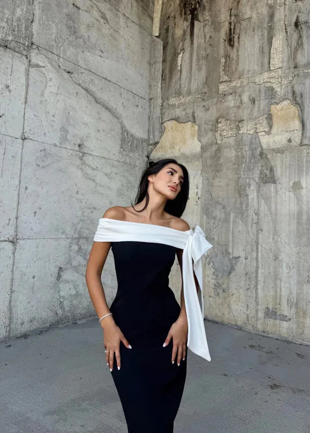 Lyriel - Een-Schouder Strik Midi Jurk met Splits